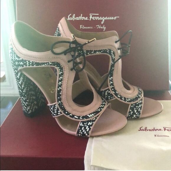 NEW Sandals Salvatore Ferragamo Edith Twist Size 8 - Picture 1 of 3